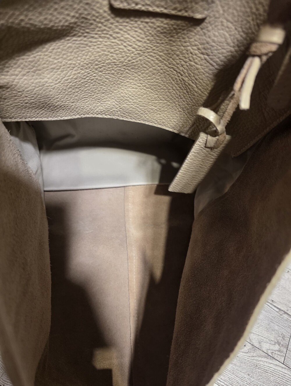 American Eagle Leather Tote Bag in Beige - Classic Everyday Carry - Picture 7 of 8